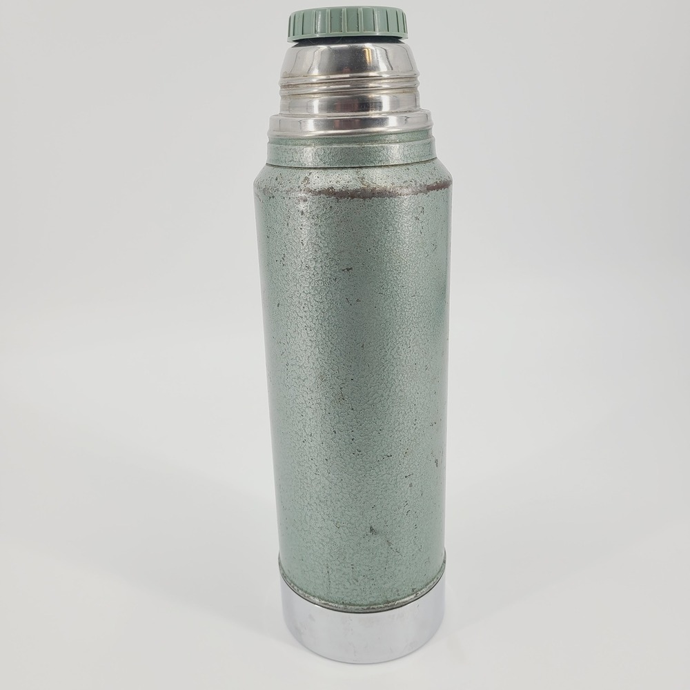 Vintage Aladdin Stanley 1 Quart Thermos Made in USA Hammertone Green